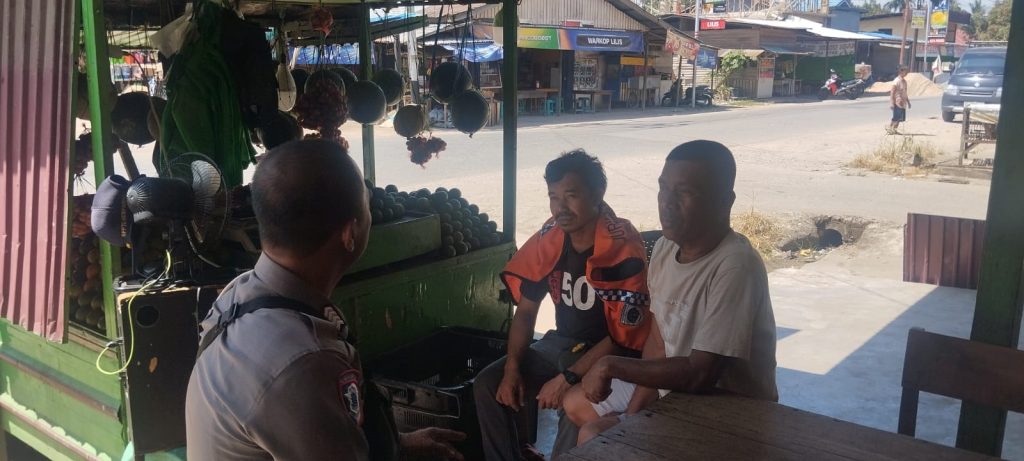 Cegah Kejahatan di Siang Hari, Bripka Albasit Laksanakan Patroli Sambang Warga