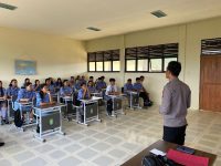POLSEK MEMPAWAH HULU LAKSANAKAN SOSIALISASI PENERIMAAN POLRI TAHUN 2026 DI SMAN 3 MEMPAWAH HULU