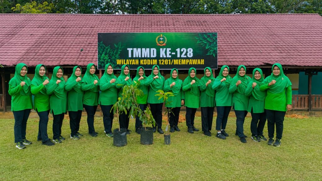 Hijaukan Lingkungan, Persit KCK Cabang XLV Dim 1201 Gelar Penanaman Pohon di Lokasi TMMD