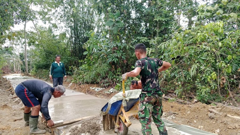 Dandim Mempawah Apresiasi Kunjungan Kadinsos yang Beri Semangat Langsung kepada Satgas TMMD