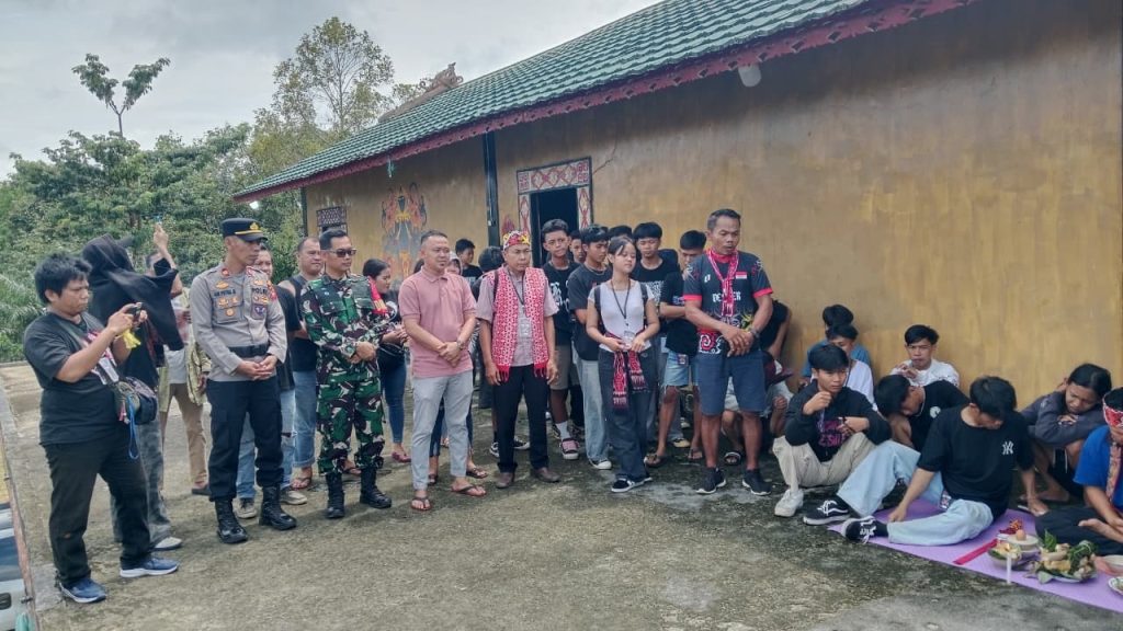 Sinergi TNI-Polri dan Pemerintah Desa, Lepas Kontingen Toho ke Ajang Budaya Naik Dango