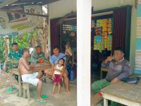 Segelas Kopi Jadi Penyemangat Anggota Satgas TMMD dan Warga Sebelum Bekerja