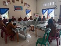 Bhabinkamtibmas Polsek Menyuke Hadiri Musyawarah Desa Penetapan Anggaran Pendapatan Dan Belanja Desa Tolok