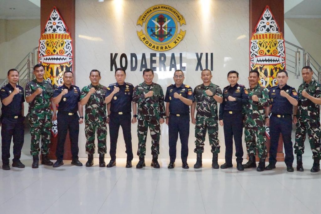Perkuat Sinergi Pengawasan Maritim, Kodaeral XII Terima Kunjungan Kakanwil Bea Cukai Kalbar
