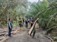 Kunjungan Kadinsos Jadi Penyemangat Baru bagi Satgas TMMD di Lapangan