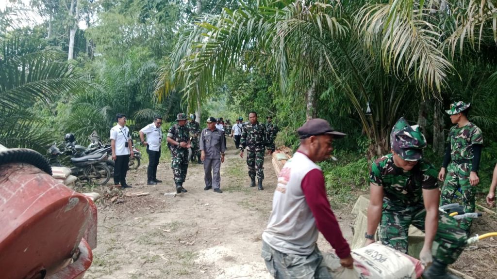 Satgas TMMD Ke-128 Mulai Garap Rabat Beton 1.000 Meter di Desa Sepang