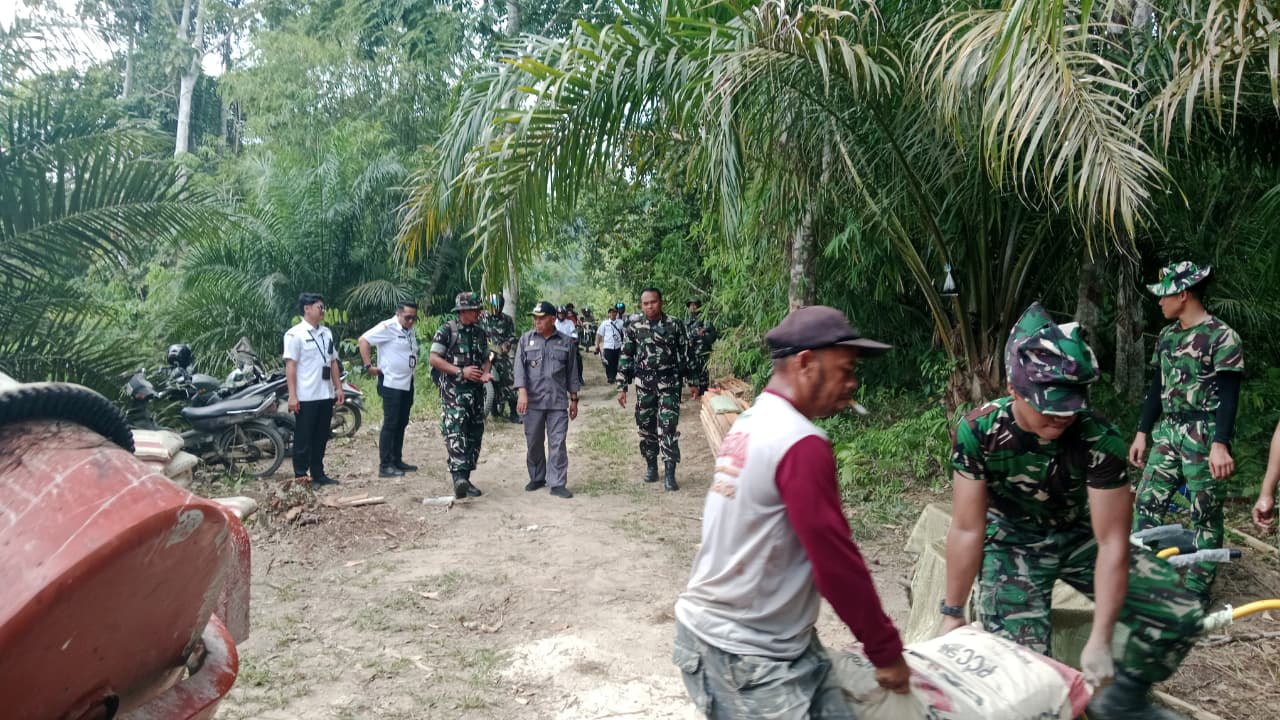 Satgas TMMD Ke-128 Mulai Garap Rabat Beton 1.000 Meter di Desa Sepang
