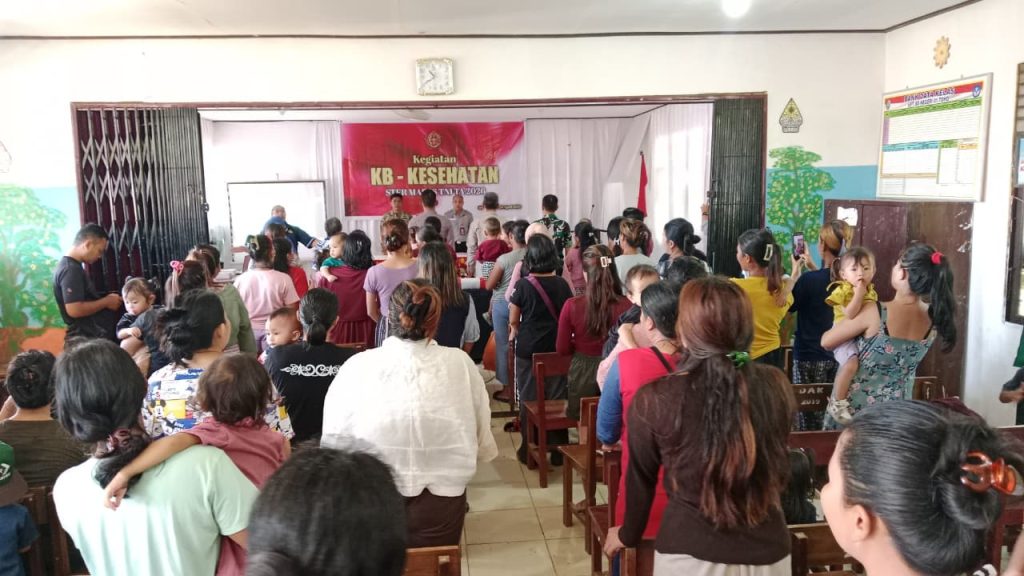 Di Tengah TMMD, Warga Sepang Dapat Layanan KB Kesehatan dari Mabes TNI