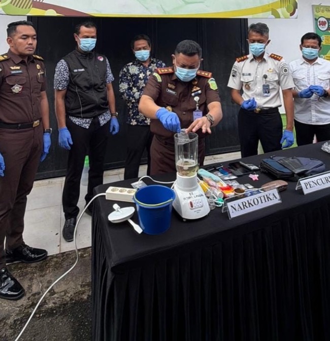 Kejari Landak Musnahkan Sabu 1 Kg Lebih dari 27 Perkara Inkracht