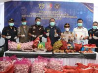 Bareskrim Polri Musnahkan Ribuan Kilogram Bawang Impor Ilegal dari Jalur Tikus Perbatasan Malaysia