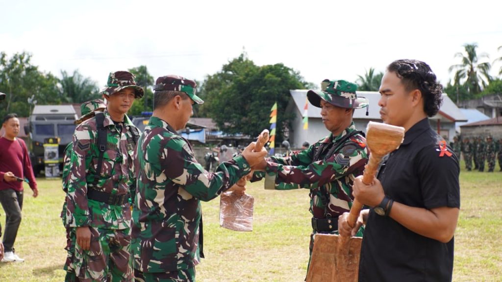 <h4><a href='https://postkotapontianak.com/kasdam-xii-tpr-resmi-tutup-tmmd-ke-128-kodim-1201-mempawah-di-desa-sepang/' title='Kasdam XII/Tpr Resmi Tutup TMMD ke-128 Kodim 1201/Mempawah di Desa Sepang'>Kasdam XII/Tpr Resmi Tutup TMMD ke-128 Kodim 1201/Mempawah di Desa Sepang</a></h4>