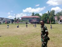Pasi Ter Tinjau Langsung Gladi Bersih Drumband Penutupan TMMD di Desa Sepang