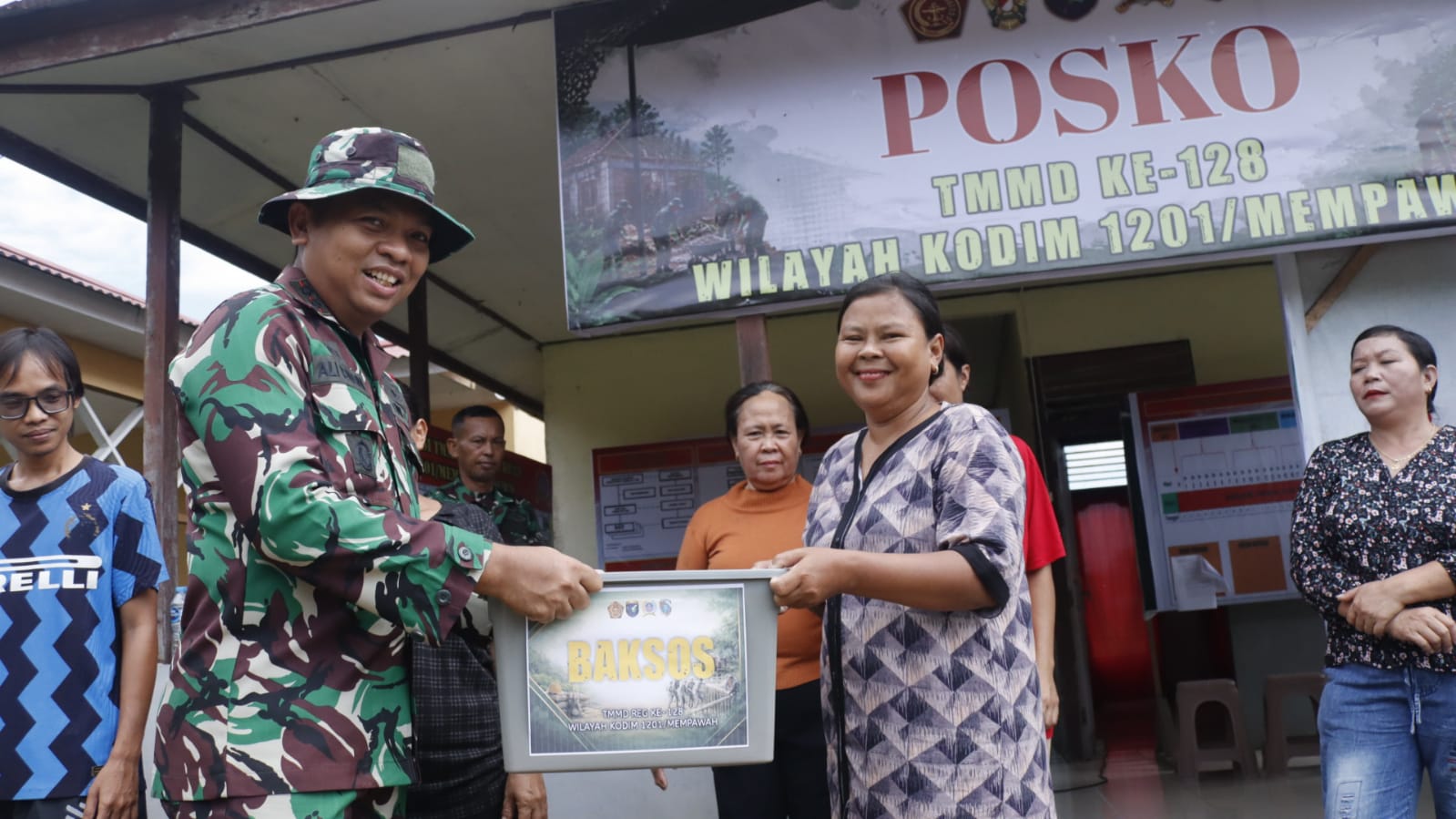 Apresiasi dari Wasev untuk Ibu-Ibu Dapur TMMD, Dansatgas: Ini Bentuk Penghargaan atas Ketulusan