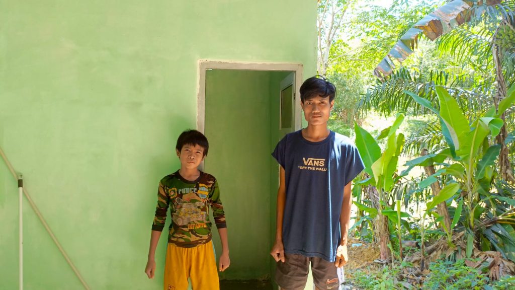 Anak-anak Pak Acan Bahagia Akhirnya Mereka Mempunyai MCK yang Layak