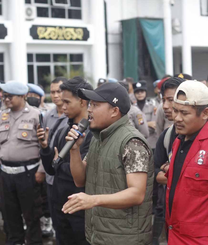 Eko Daeng: Trofi Pemerintah Tidak Bisa Menutupi Jeritan Masyarakat