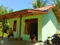 Rumah Derianus Kini Tampak Lebih Cerah dengan Cat Warna Hijau