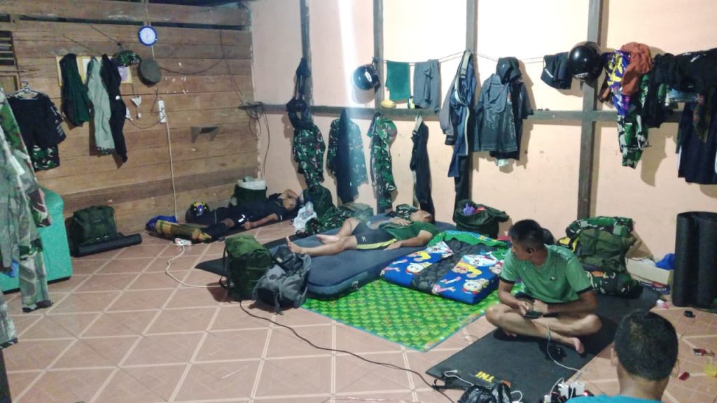 Menginap di Rumah Warga Jadi Pengalaman Berkesan bagi Anggota Satgas TMMD