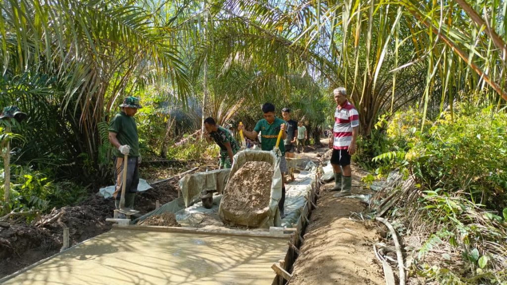 Dikebut Satgas TMMD, Pembangunan Rabat Beton di Desa Sepang Tembus 900 Meter