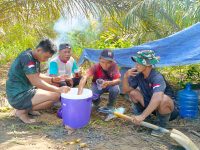 Es Segar Penyegar Semangat Gotong Royong di Lokasi TMMD Mempawah