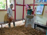 Senyum Pak Alun (55), Rumahnya Mendapatkan RTLH