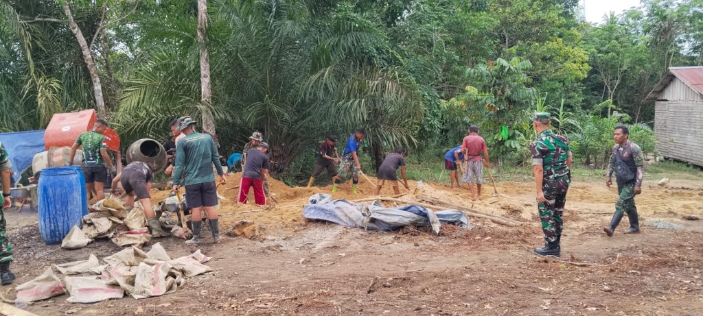 Warga Desa Sepang Antusias Sambut Kedatangan Tim Wasev Itdam XII/Tpr di Lokasi TMMD