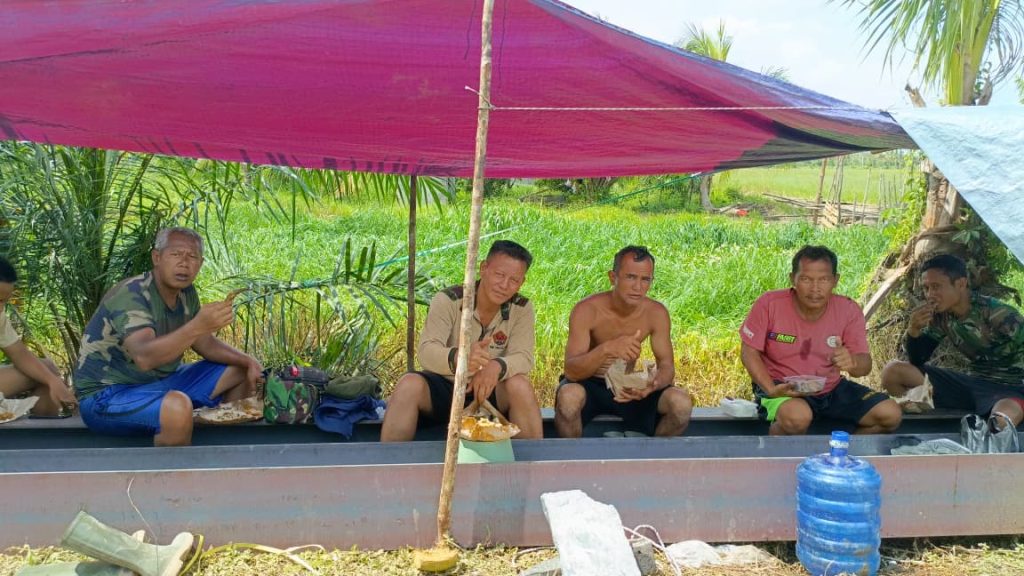 <h4><a href='https://postkotapontianak.com/hangatnya-kebersamaan-di-balik-pembangunan-jembatan-komposit-program-presiden/' title='Hangatnya Kebersamaan di Balik Pembangunan Jembatan Komposit Program Presiden'>Hangatnya Kebersamaan di Balik Pembangunan Jembatan Komposit Program Presiden</a></h4>