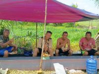 Hangatnya Kebersamaan di Balik Pembangunan Jembatan Komposit Program Presiden