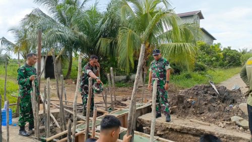 Pastikan Program Presiden Berjalan Optimal, Dandim 1201/Mempawah Tinjau Progres Pembangunan Jembatan Komposit di Wajok