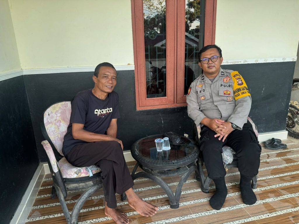 <h4><a href='https://postkotapontianak.com/strategi-humanis-polsek-sungai-tebelian-silaturahmi-sebagai-ujung-tombak-stabilitas-wilayah/' title='Strategi Humanis Polsek Sungai Tebelian: Silaturahmi Sebagai Ujung Tombak Stabilitas Wilayah'>Strategi Humanis Polsek Sungai Tebelian: Silaturahmi Sebagai Ujung Tombak Stabilitas Wilayah</a></h4>