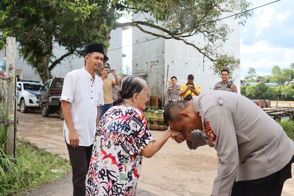 <h4><a href='https://postkotapontianak.com/polres-melawi-gelar-bakti-sosial-di-desa-tanjung-niaga-pererat-kedekatan-dengan-masyarakat-dalam-rangka-hari-bhayangkara-ke-80/' title='Polres Melawi Gelar Bakti Sosial di Desa Tanjung Niaga, Pererat Kedekatan dengan Masyarakat dalam Rangka Hari Bhayangkara ke-80'>Polres Melawi Gelar Bakti Sosial di Desa Tanjung Niaga, Pererat Kedekatan dengan Masyarakat dalam Rangka Hari Bhayangkara ke-80</a></h4>