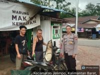Anggota Polsubsektor Jelimpo Sambangi Warga di Pom Mini, Sampaikan Himbauan Kamtibmas Saat Isi Bensin