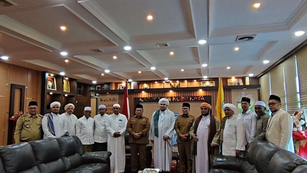 <h4><a href='https://postkotapontianak.com/dialog-kebangsaan-di-kubu-raya-habib-jindan-ajak-umat-jaga-persatuan-demi-indonesia-bermartabat/' title='Dialog Kebangsaan di Kubu Raya, Habib Jindan Ajak Umat Jaga Persatuan demi Indonesia Bermartabat'>Dialog Kebangsaan di Kubu Raya, Habib Jindan Ajak Umat Jaga Persatuan demi Indonesia Bermartabat</a></h4>
