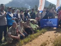 Babinsa Koramil 1201-02/Sungai Pinyuh Dukung Tanam Padi Perdana, Wujudkan Ketahanan Pangan