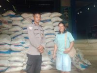 Momen Humanis di Jelimpo: Saat Petani Ambil Pupuk, Polisi Datang Membawa Himbauan dan Senyuman