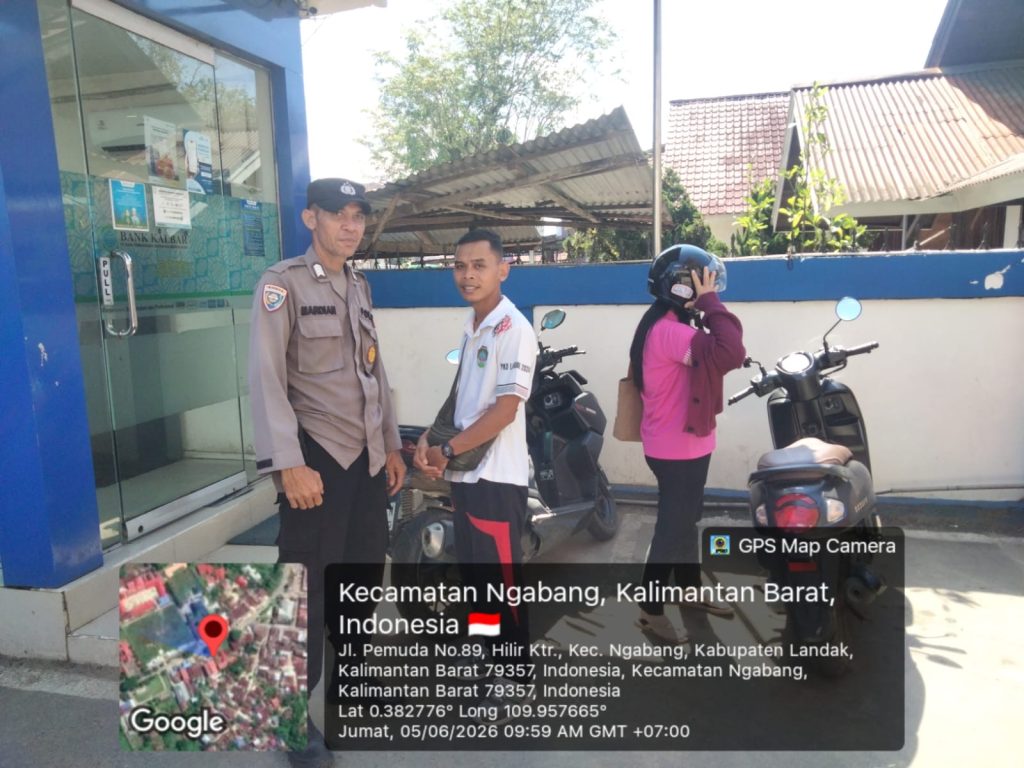<h4><a href='https://postkotapontianak.com/jaga-keamanan-nasabah-polisi-sapa-warga-yang-hendak-menabung-di-bank-kalbar-saat-patroli-siang/' title='Jaga Keamanan Nasabah, Polisi Sapa Warga yang Hendak Menabung di Bank Kalbar Saat Patroli Siang'>Jaga Keamanan Nasabah, Polisi Sapa Warga yang Hendak Menabung di Bank Kalbar Saat Patroli Siang</a></h4>