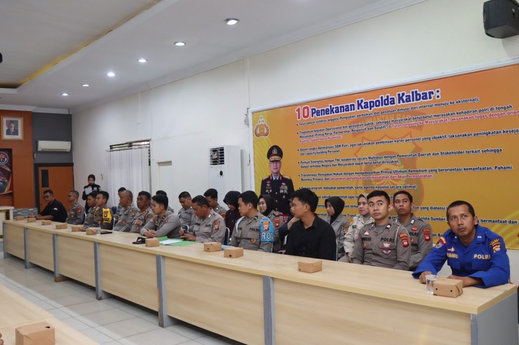<h4><a href='https://postkotapontianak.com/bidhumas-polda-kalbar-supervisi-e-learning-kehumasan-di-polres-mempawah-para-peserta-raih-sertifikasi/' title='Bidhumas Polda Kalbar Supervisi E-Learning Kehumasan di Polres Mempawah, Para peserta raih sertifikasi'>Bidhumas Polda Kalbar Supervisi E-Learning Kehumasan di Polres Mempawah, Para peserta raih sertifikasi</a></h4>
