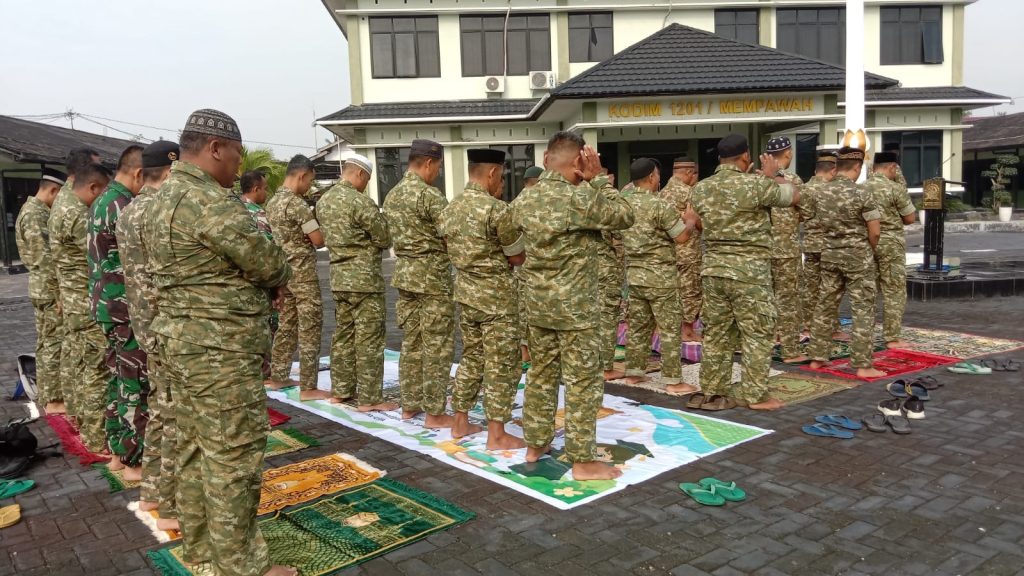 <h4><a href='https://postkotapontianak.com/ikhtiar-dan-doa-di-tengah-kemarau-kodim-1201-mempawah-gelar-sholat-istisqa/' title='Ikhtiar dan Doa di Tengah Kemarau, Kodim 1201/Mempawah Gelar Sholat Istisqa'>Ikhtiar dan Doa di Tengah Kemarau, Kodim 1201/Mempawah Gelar Sholat Istisqa</a></h4>