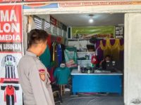 Polisi Sambangi Penjahit di Sungai Tebelian, Kapolres Sintang Ingatkan Waspada Modus Kejahatan Baru