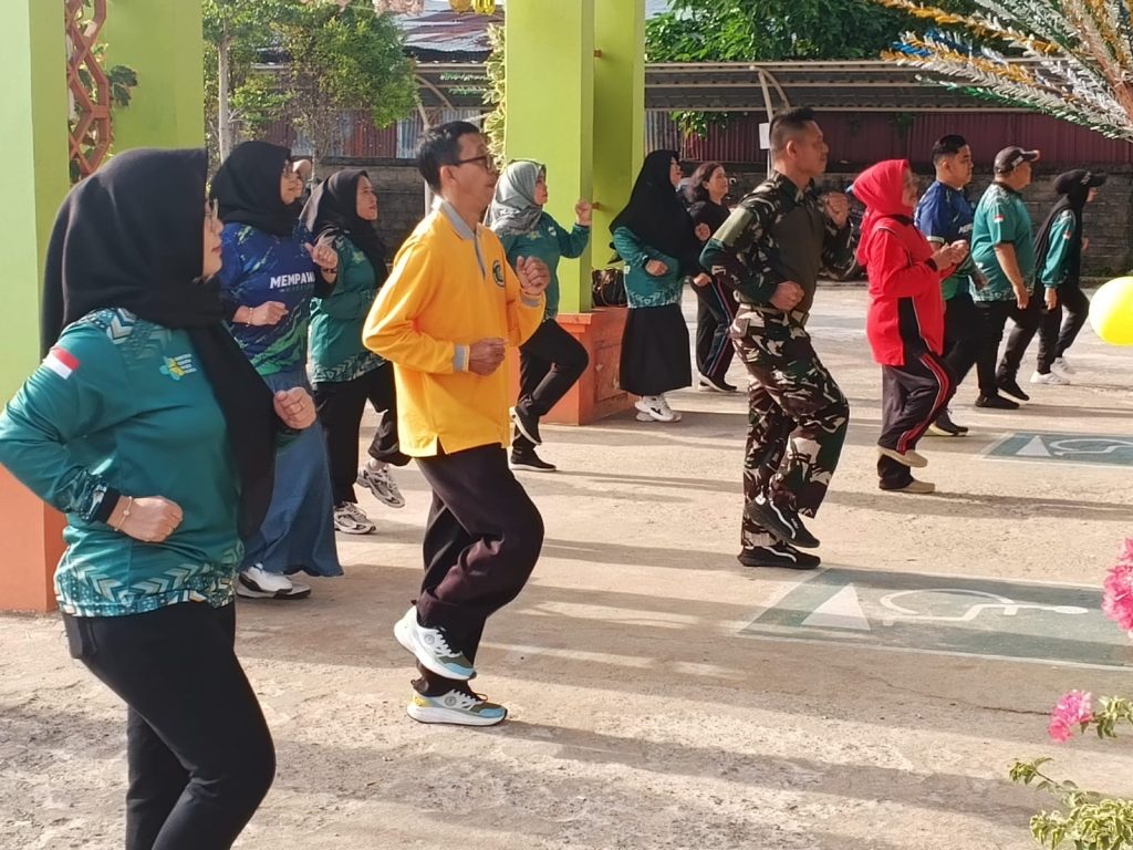 <h4><a href='https://postkotapontianak.com/danramil-sungai-pinyuh-dukung-gerakan-hidup-sehat-melalui-semarak-prolanis-hut-bpjs-kesehatan-ke-58/' title='Danramil Sungai Pinyuh Dukung Gerakan Hidup Sehat Melalui Semarak Prolanis HUT BPJS Kesehatan ke-58'>Danramil Sungai Pinyuh Dukung Gerakan Hidup Sehat Melalui Semarak Prolanis HUT BPJS Kesehatan ke-58</a></h4>