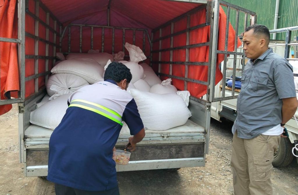 <h4><a href='https://postkotapontianak.com/hasil-panen-berkualitas-polsek-tayan-hilir-kirim-245-ton-jagung-pipil-kering-ke-bulog-sanggau/' title='Hasil Panen Berkualitas, Polsek Tayan Hilir Kirim 2,45 Ton Jagung Pipil Kering ke Bulog Sanggau'>Hasil Panen Berkualitas, Polsek Tayan Hilir Kirim 2,45 Ton Jagung Pipil Kering ke Bulog Sanggau</a></h4>