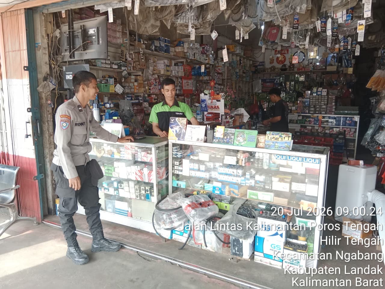 Sambangi Bengkel, Polisi Ingatkan Pentingnya Waspada Terhadap Aksi Kriminalitas