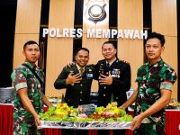 Bawa Tumpeng ke Polres, Dandim 1201/Mempawah Pererat Sinergitas TNI–Polri di Hari Bhayangkara ke-80