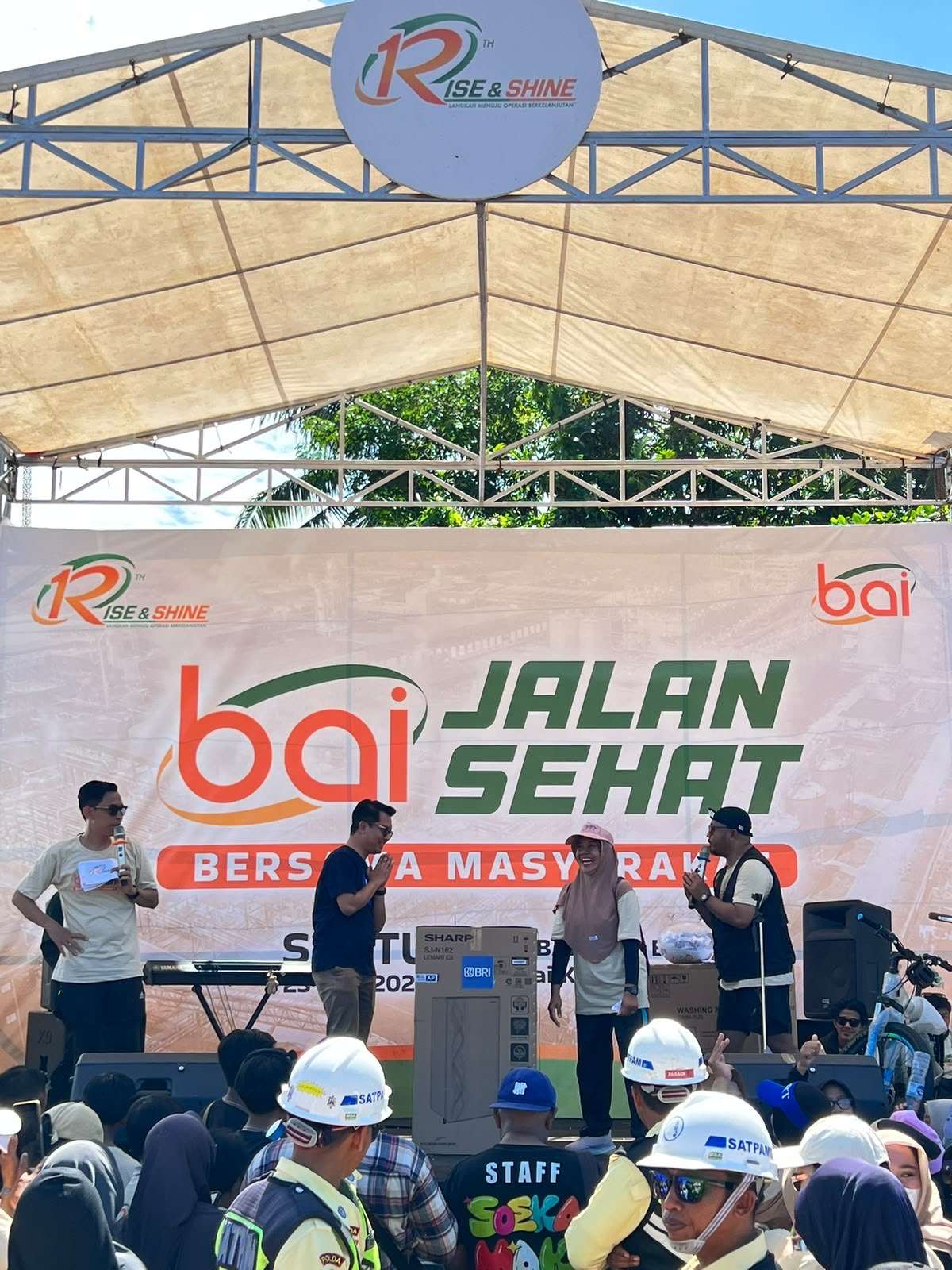 BRI Cabang Mempawah Meriahkan Jalan Sehat HUT ke-12 PT BAI, Kenalkan BRImo hingga Hadirkan Undian Berhadiah