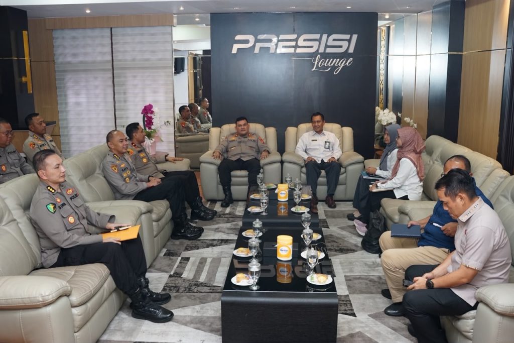 <h4><a href='https://postkotapontianak.com/polda-kalbar-dukung-pelaksanaan-sensus-ekonomi-2026-untuk-penguatan-data-perekonomian-daerah/' title='Polda Kalbar Dukung Pelaksanaan Sensus Ekonomi 2026 untuk Penguatan Data Perekonomian Daerah'>Polda Kalbar Dukung Pelaksanaan Sensus Ekonomi 2026 untuk Penguatan Data Perekonomian Daerah</a></h4>