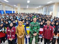 Tanamkan Semangat Cinta Tanah Air, Danramil 1201-03/Mempawah Hilir Berikan Wawasan Bela Negara kepada Siswa MPLS SMA Negeri 1 Mempawah Hilir