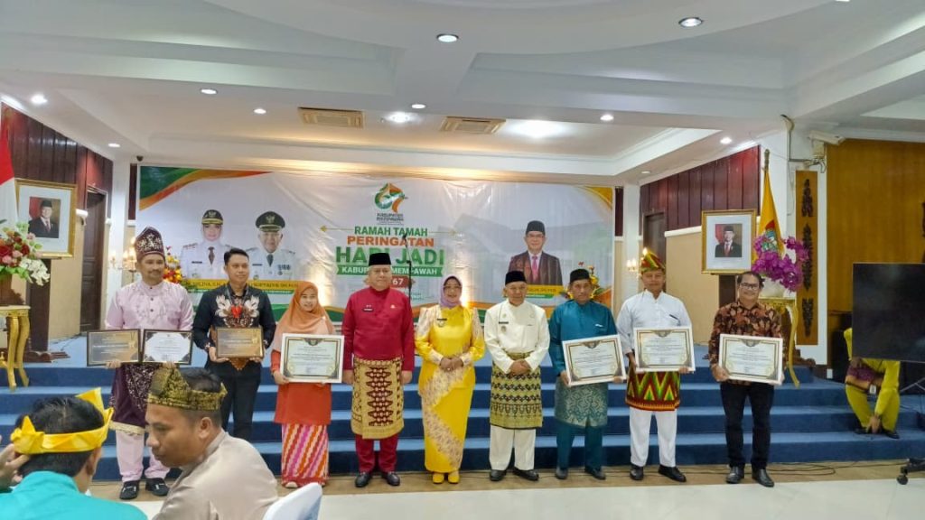 <h4><a href='https://postkotapontianak.com/ramah-tamah-hut-ke-67-kabupaten-mempawah-jadi-momentum-pererat-sinergi-dandim-hadir-bersama-forkopimda/' title='Ramah Tamah HUT ke-67 Kabupaten Mempawah Jadi Momentum Pererat Sinergi, Dandim Hadir Bersama Forkopimda'>Ramah Tamah HUT ke-67 Kabupaten Mempawah Jadi Momentum Pererat Sinergi, Dandim Hadir Bersama Forkopimda</a></h4>