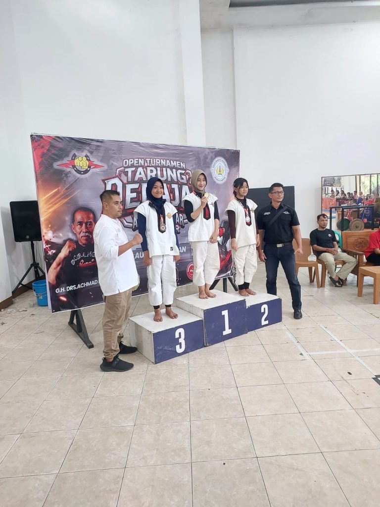 <h4><a href='https://postkotapontianak.com/semangat-pantang-menyerah-nayla-dan-haical-harumkan-nama-sekolah-di-open-tournament-tarung-derajat/' title='Semangat Pantang Menyerah! Nayla dan Haical Harumkan Nama Sekolah di Open Tournament Tarung Derajat'>Semangat Pantang Menyerah! Nayla dan Haical Harumkan Nama Sekolah di Open Tournament Tarung Derajat</a></h4>