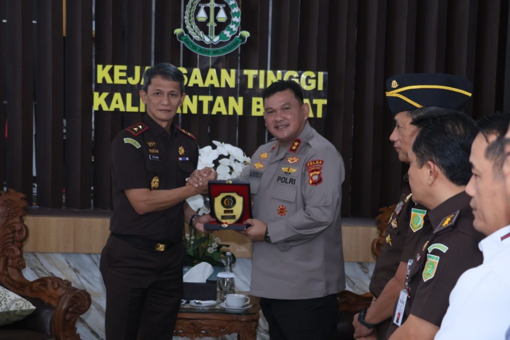 Kapolda Kalbar Jalin Silaturahmi dengan Kajati Kalbar, Perkuat Sinergi Penegakan Hukum