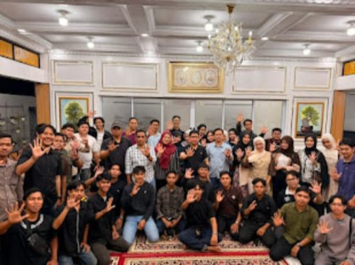<h4><a href='https://postkotapontianak.com/bupati-sambas-berdialog-dengan-mahasiswa-asal-sambas-serap-aspirasi-untuk-kemajuan-daerah/' title='Bupati Sambas Berdialog dengan Mahasiswa Asal Sambas, Serap Aspirasi untuk Kemajuan Daerah'>Bupati Sambas Berdialog dengan Mahasiswa Asal Sambas, Serap Aspirasi untuk Kemajuan Daerah</a></h4>