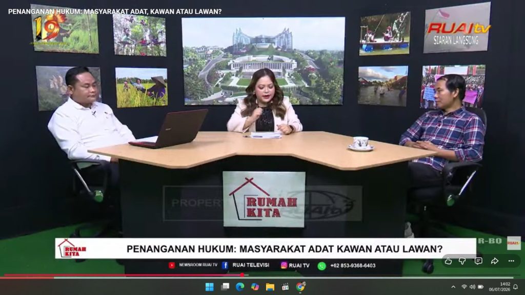 <h4><a href='https://postkotapontianak.com/talkshow-ruai-tv-dirkrimum-polda-kalbar-bahas-penegakan-hukum-dan-masyarakat-adat/' title='Talkshow Ruai TV, Dirkrimum Polda Kalbar Bahas Penegakan Hukum dan Masyarakat Adat'>Talkshow Ruai TV, Dirkrimum Polda Kalbar Bahas Penegakan Hukum dan Masyarakat Adat</a></h4>